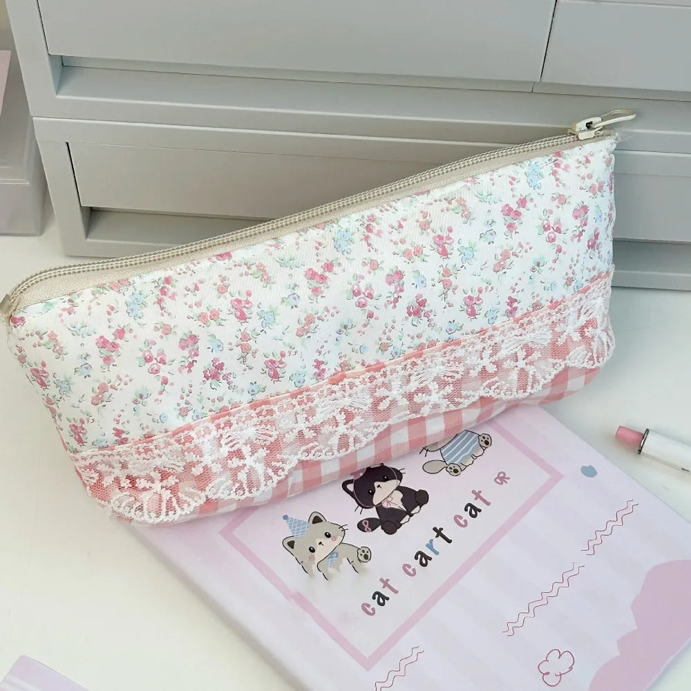 Trousse dentelle