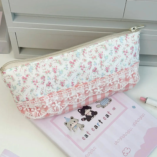 Trousse dentelle